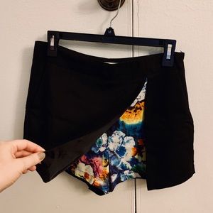 LF Umgee USA dressy shorts / skort size M